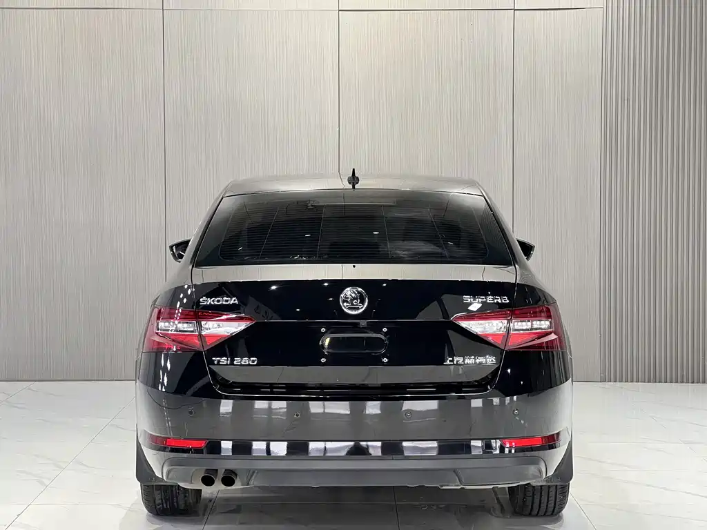 Skoda Superb — фото 10