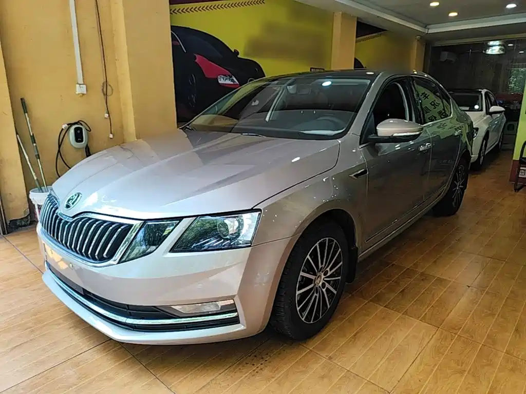 Skoda Octavia — фото 2