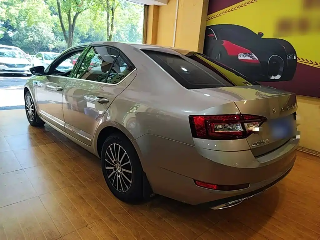 Skoda Octavia — фото 5