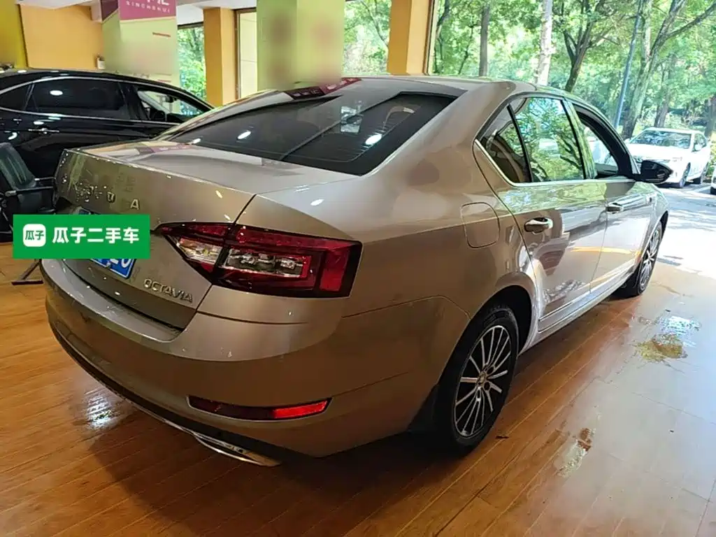 Skoda Octavia — фото 7