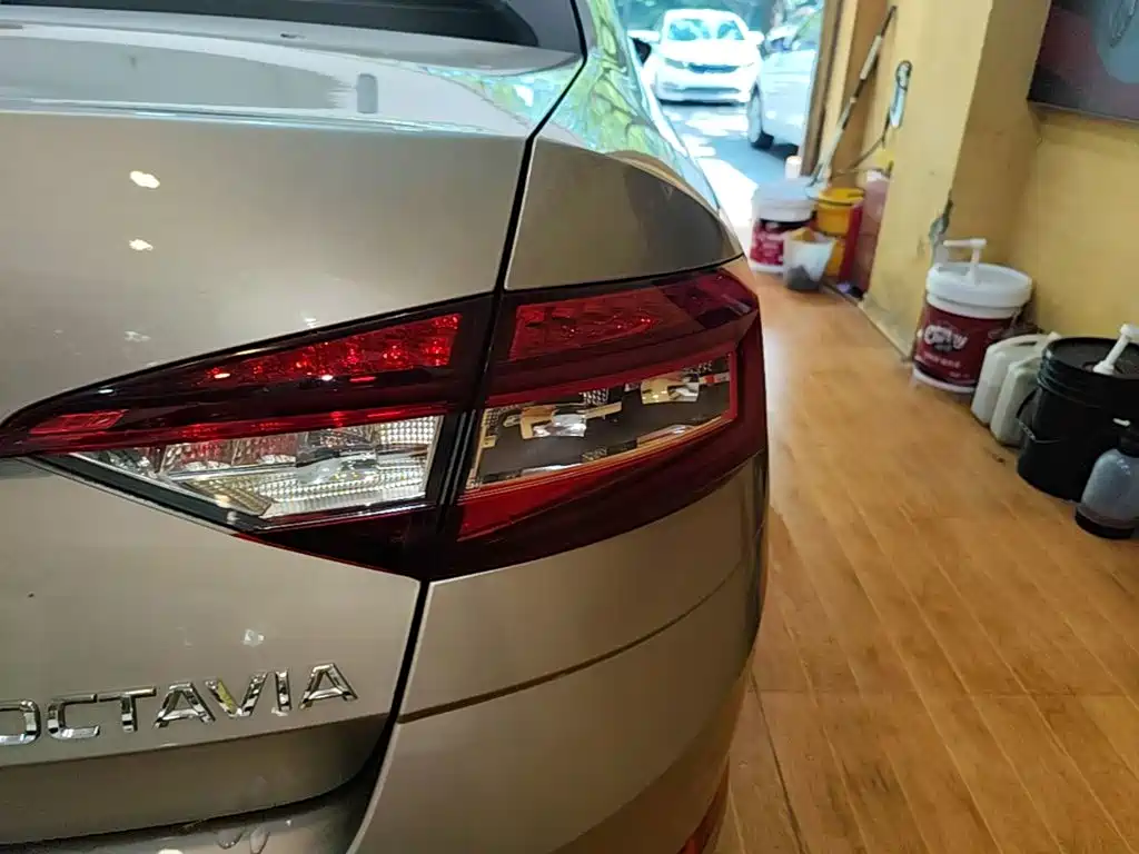 Skoda Octavia — фото 8