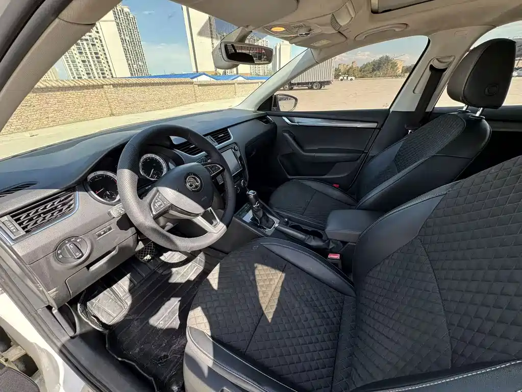 Skoda Octavia — фото 4