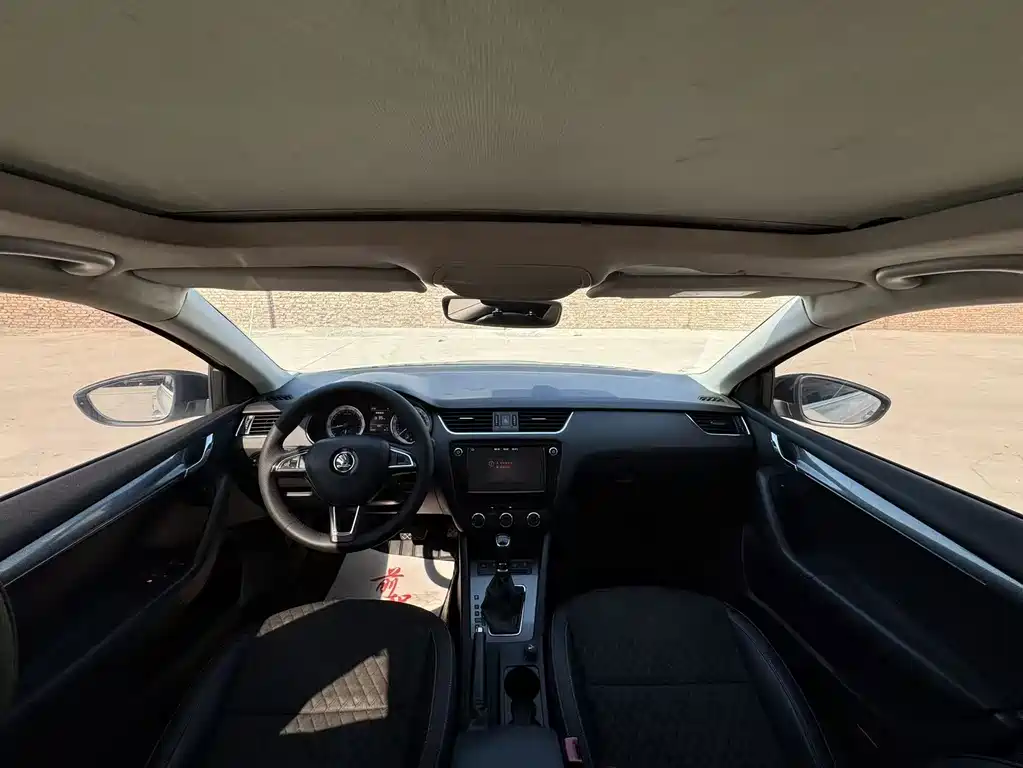 Skoda Octavia — фото 5