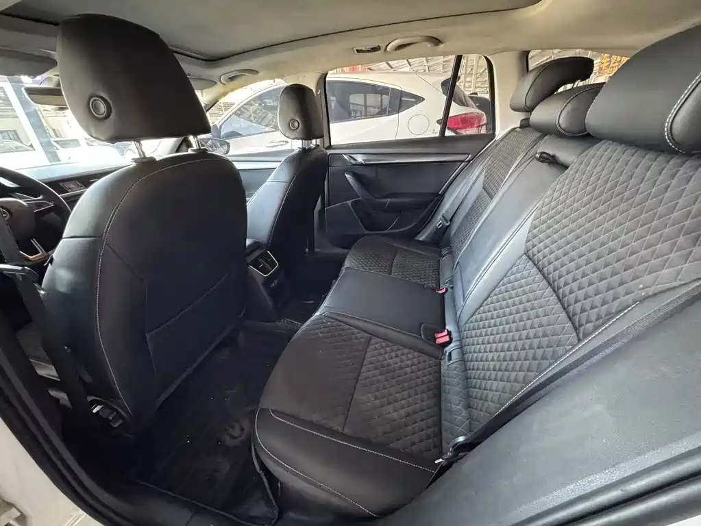 Skoda Octavia — фото 6