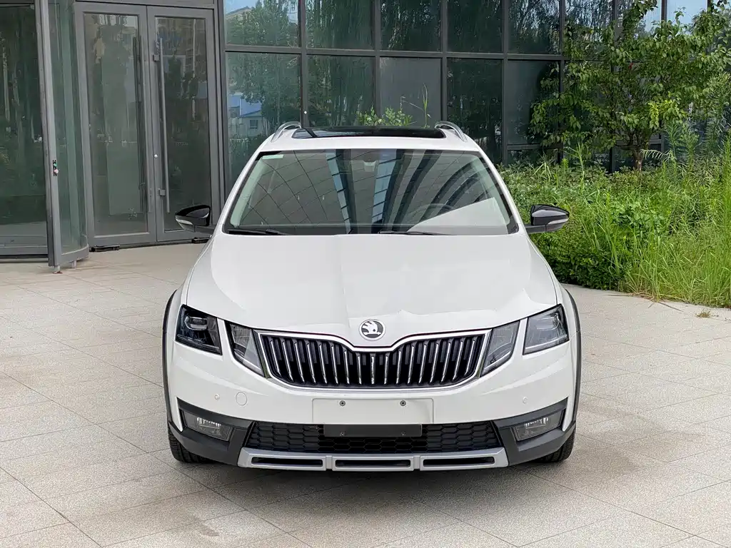 Skoda Octavia — фото 2