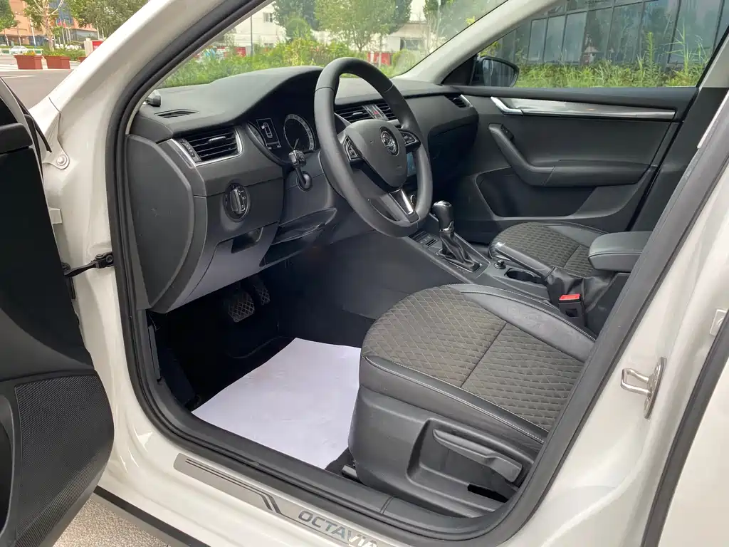 Skoda Octavia — фото 4