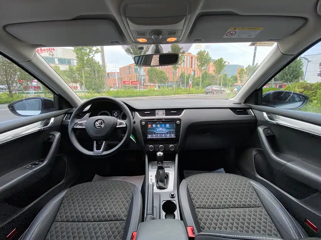 Skoda Octavia — фото 5