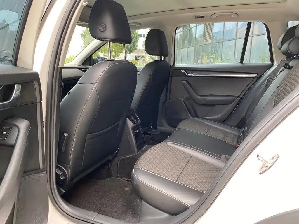 Skoda Octavia — фото 6