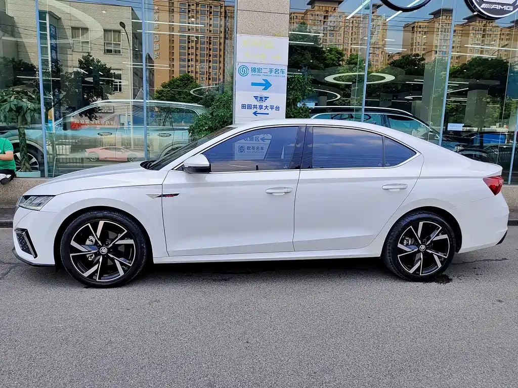 Skoda Octavia — фото 3