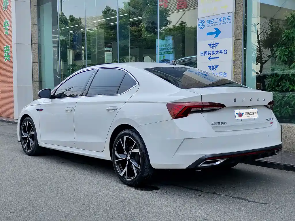 Skoda Octavia — фото 5
