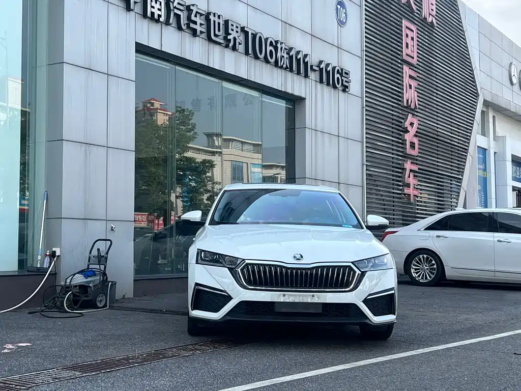 Skoda Octavia — фото 2