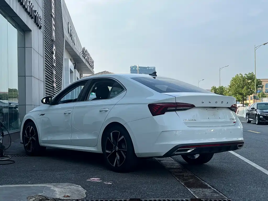 Skoda Octavia — фото 11