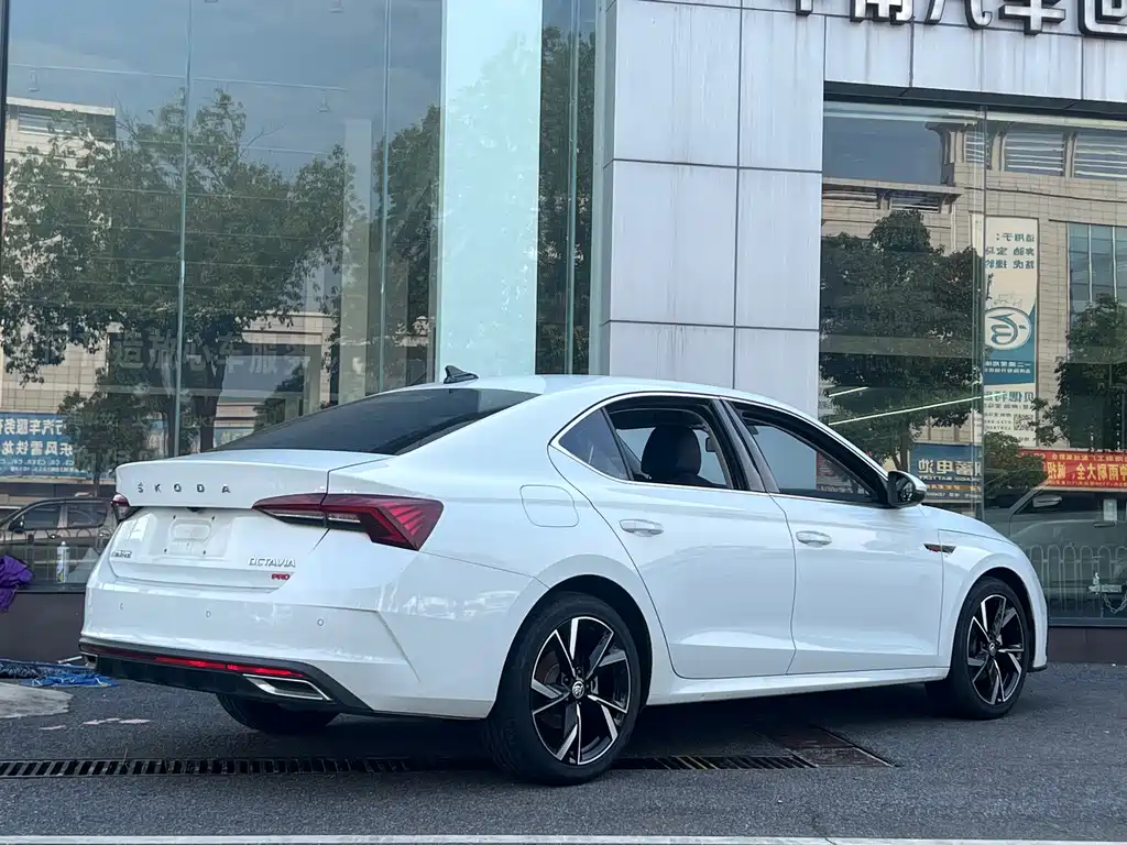 Skoda Octavia — фото 13