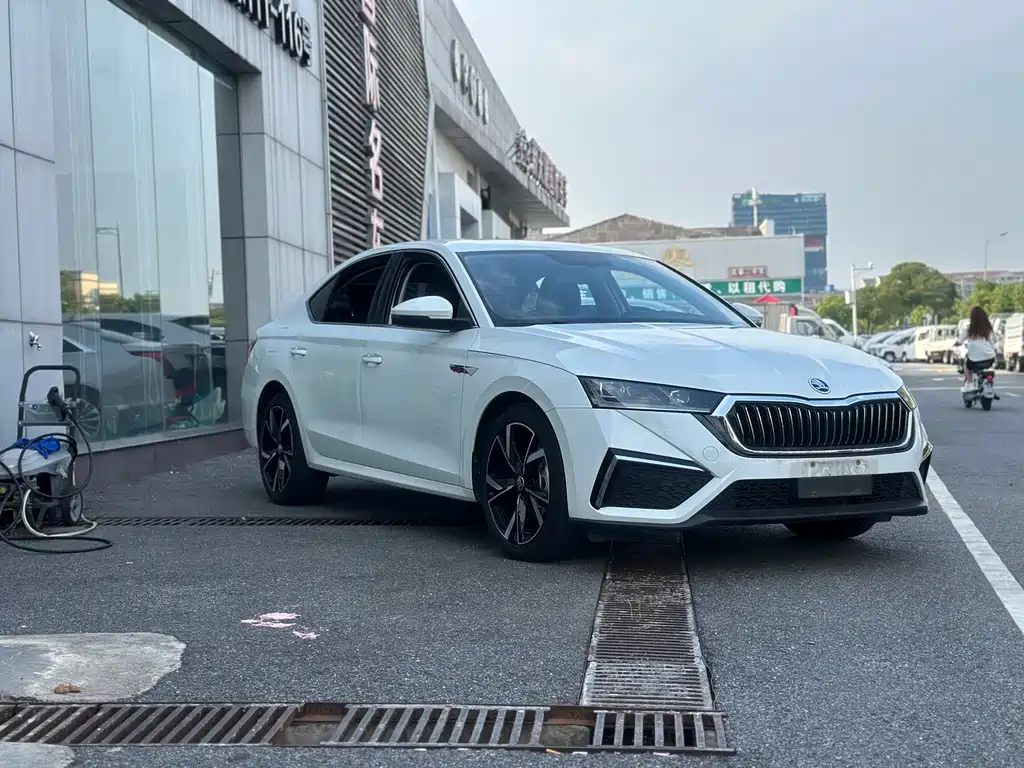 Skoda Octavia — фото 3