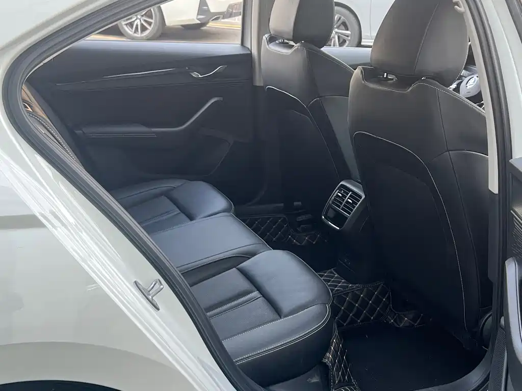 Skoda Octavia — фото 8