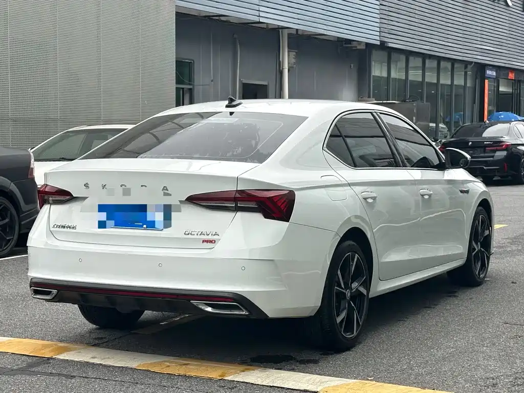 Skoda Octavia — фото 8