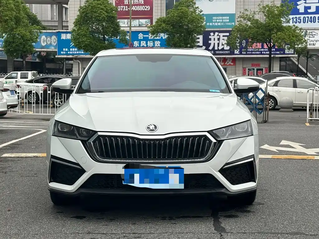Skoda Octavia — фото 2