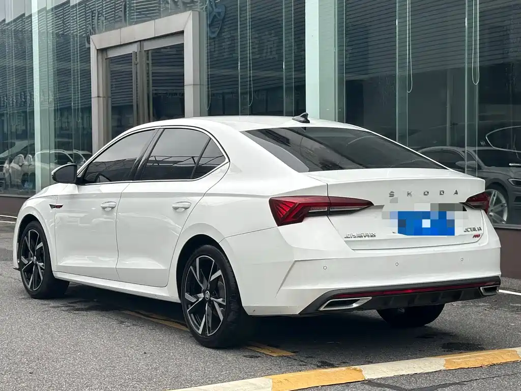 Skoda Octavia — фото 11