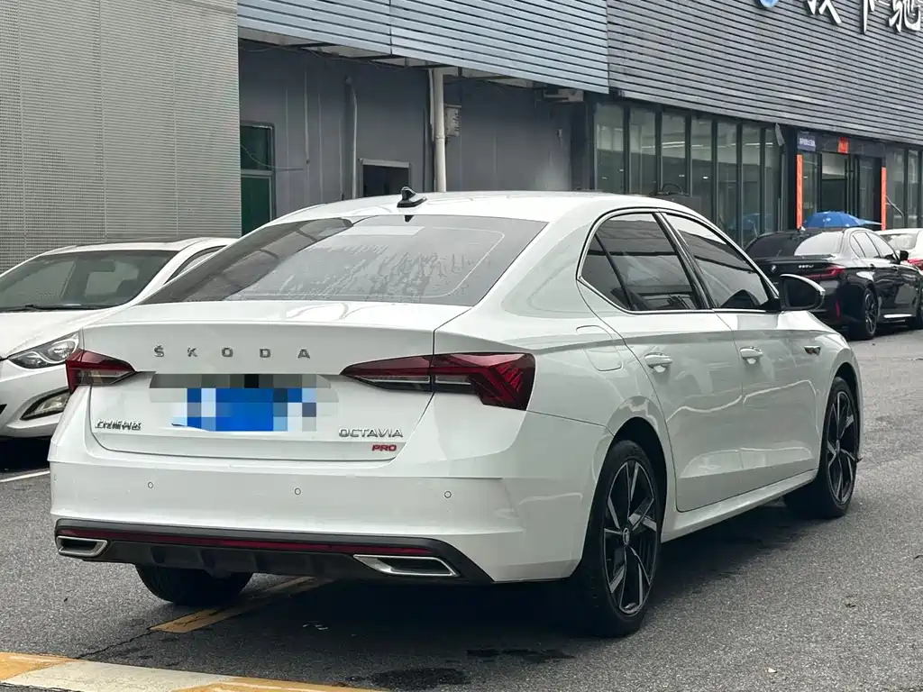 Skoda Octavia — фото 9
