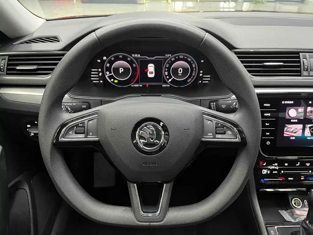 Skoda Superb — фото 3