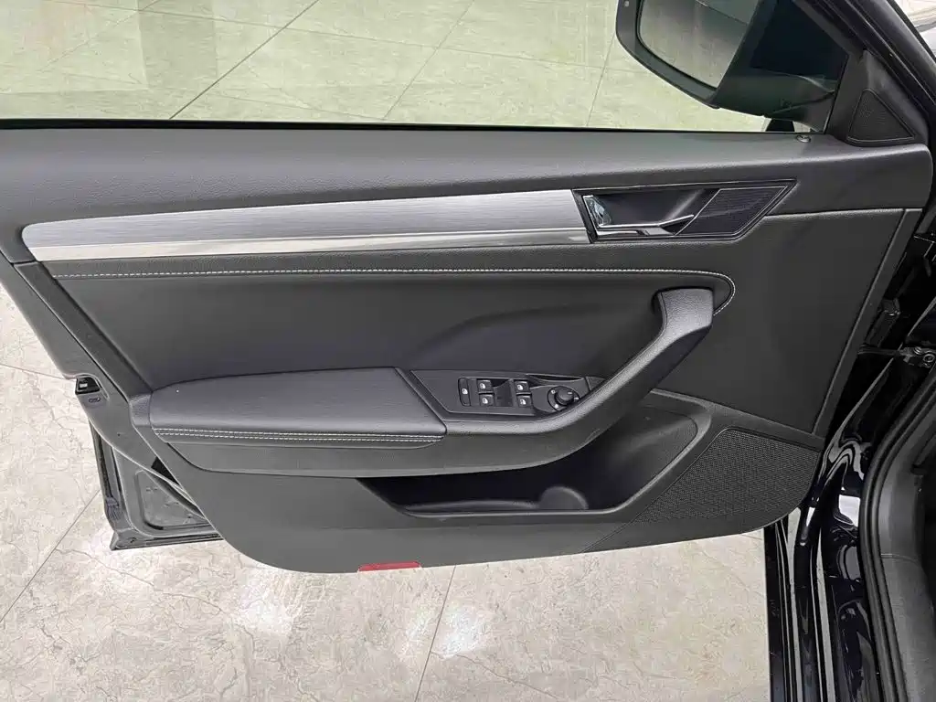 Skoda Superb — фото 10