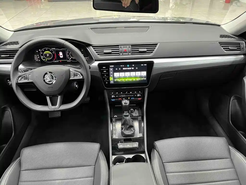 Skoda Superb — фото 2
