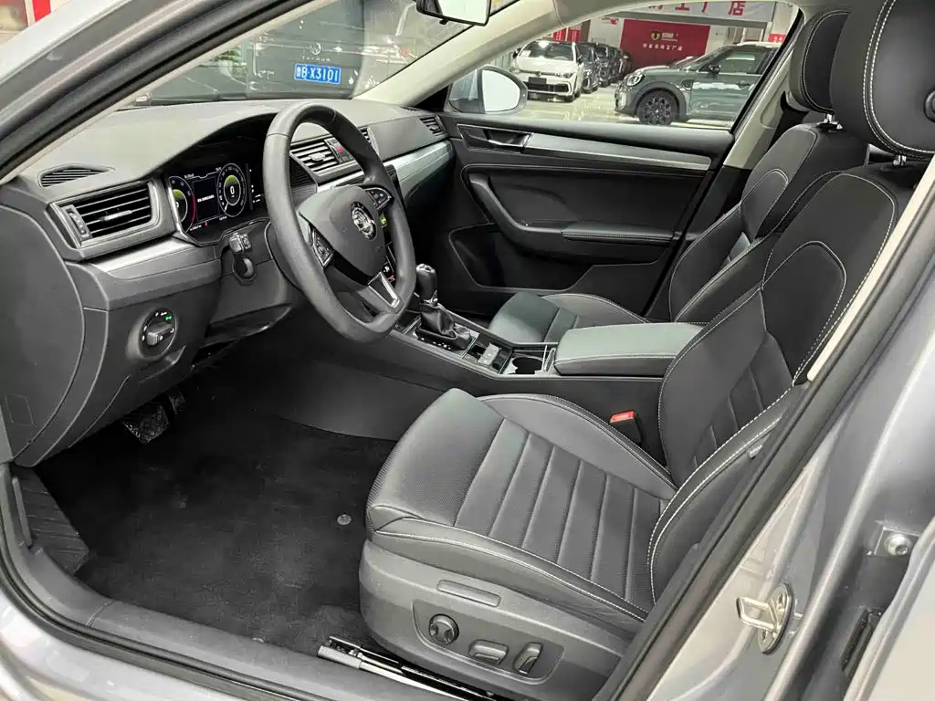 Skoda Superb — фото 11