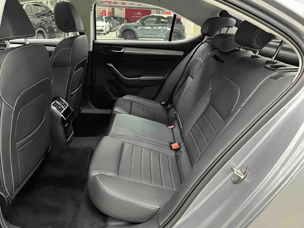Skoda Superb — фото 14