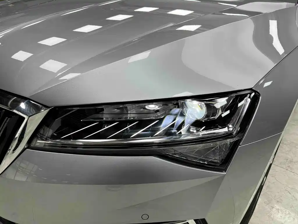 Skoda Superb — фото 18