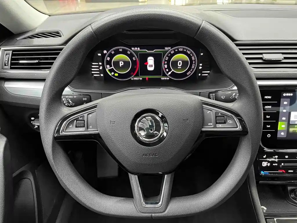 Skoda Superb — фото 3