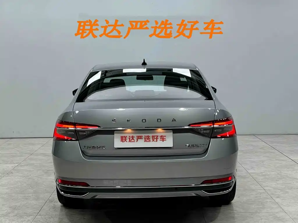 Skoda Superb — фото 25