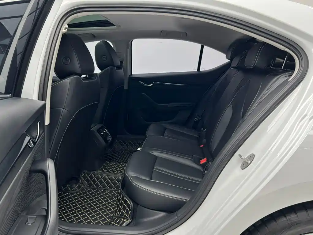 Skoda Octavia — фото 9
