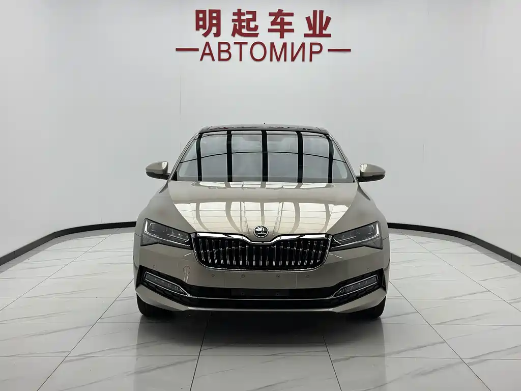 Skoda Superb — фото 2