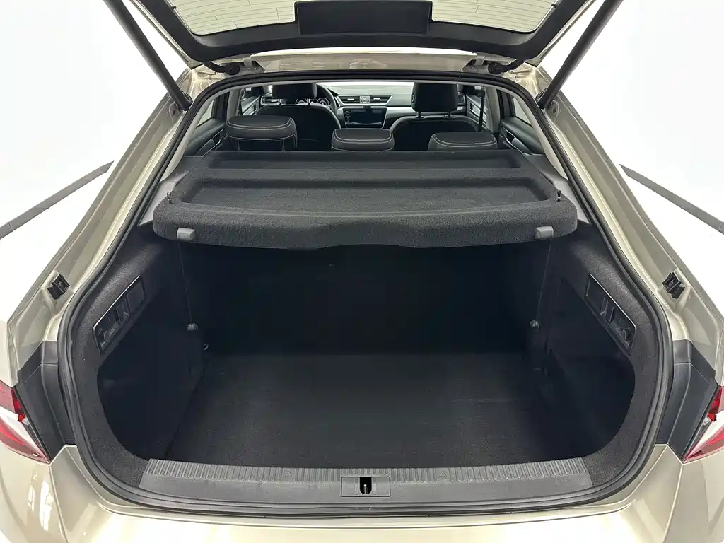Skoda Superb — фото 19