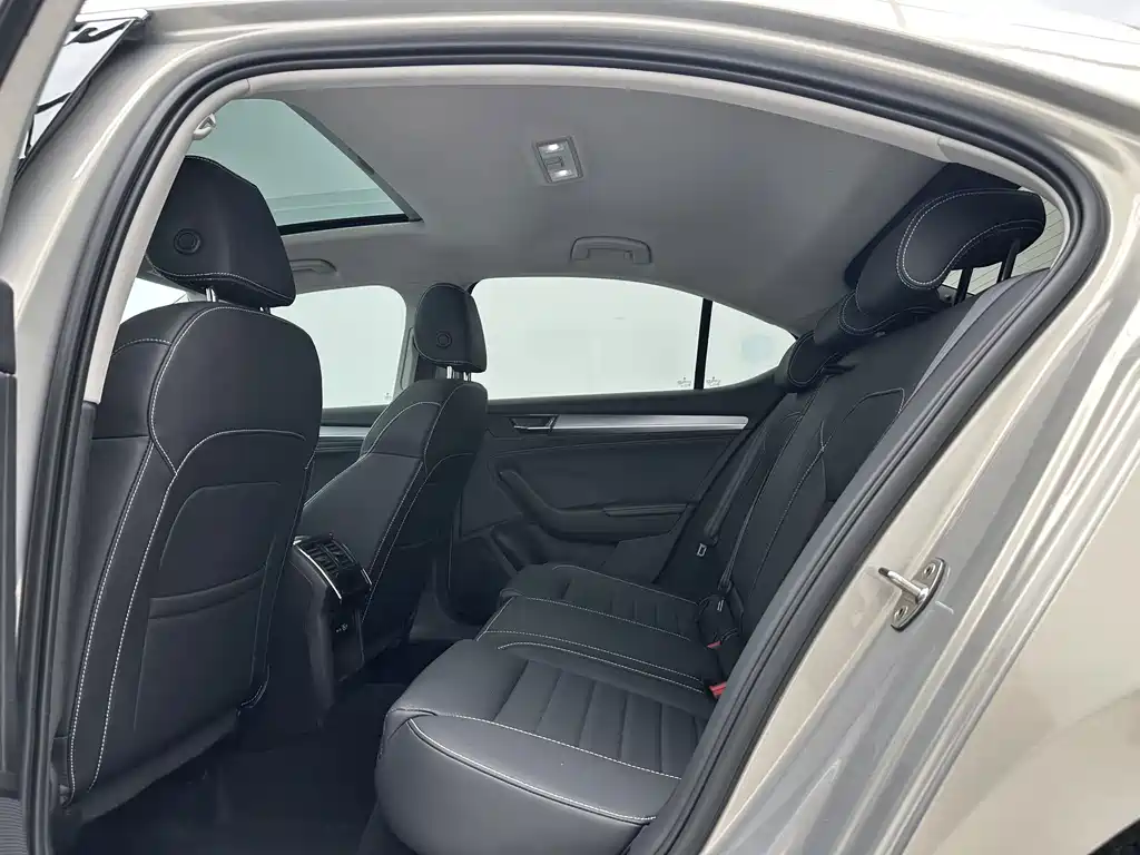 Skoda Superb — фото 6