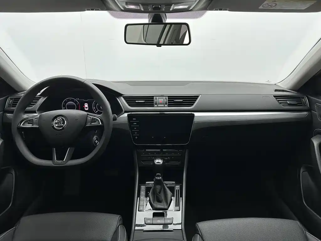 Skoda Superb — фото 7