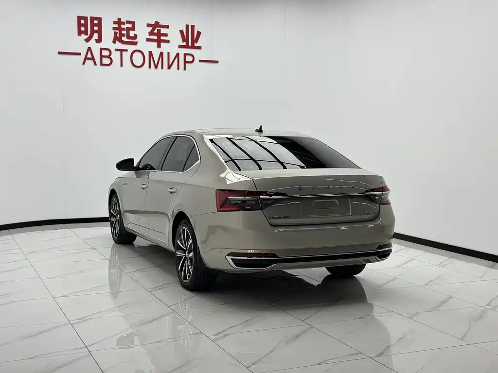 Skoda Superb — фото 8