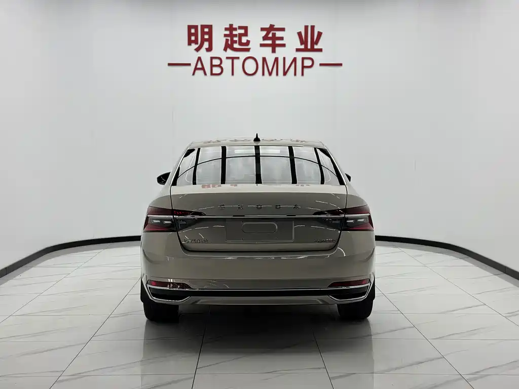 Skoda Superb — фото 10