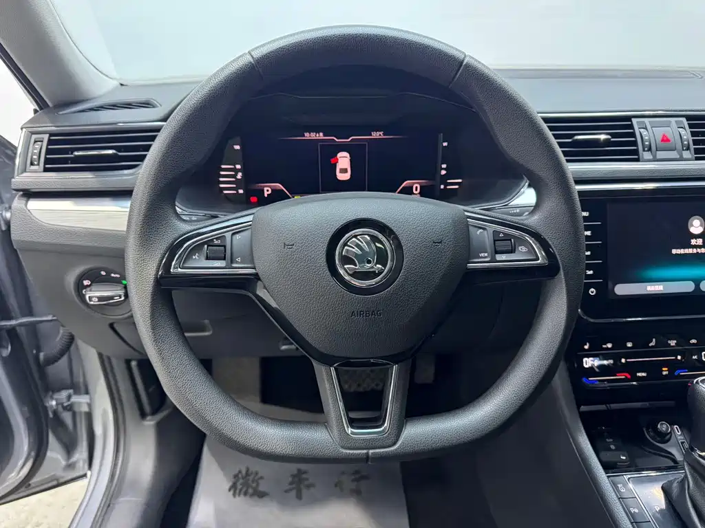 Skoda Superb — фото 13