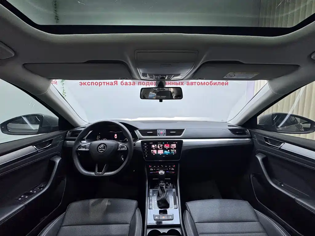Skoda Superb — фото 17