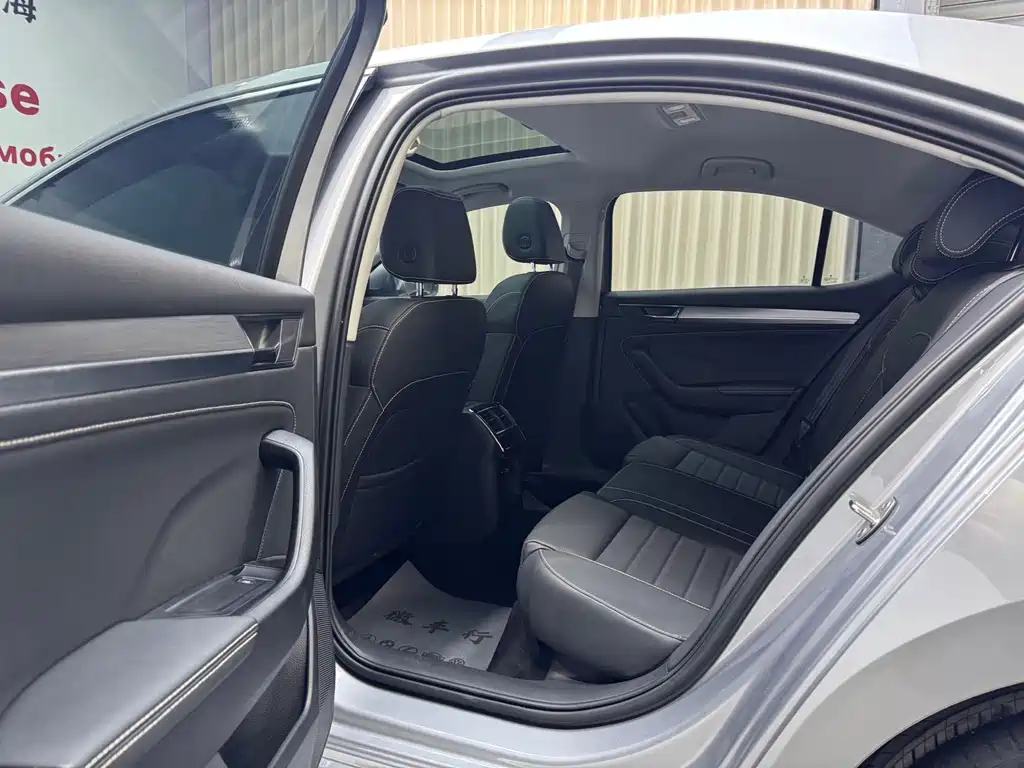 Skoda Superb — фото 9