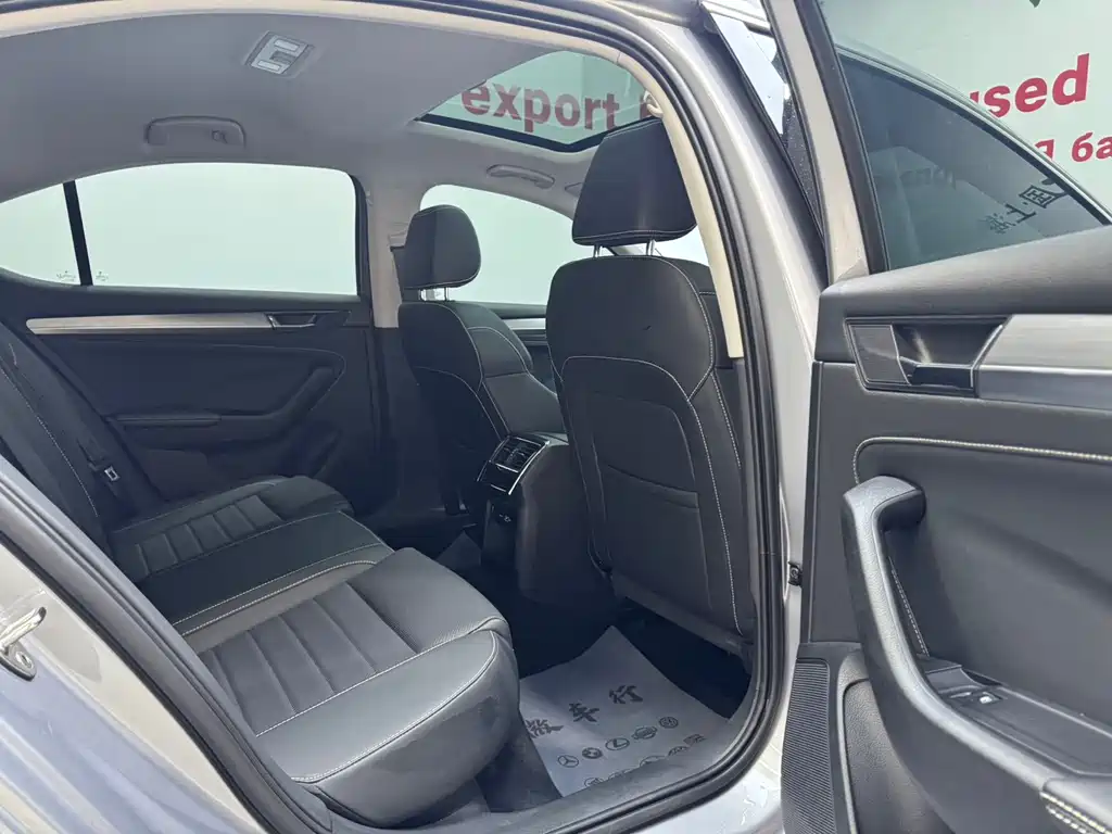 Skoda Superb — фото 10