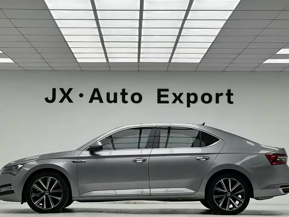 Skoda Superb — фото 5