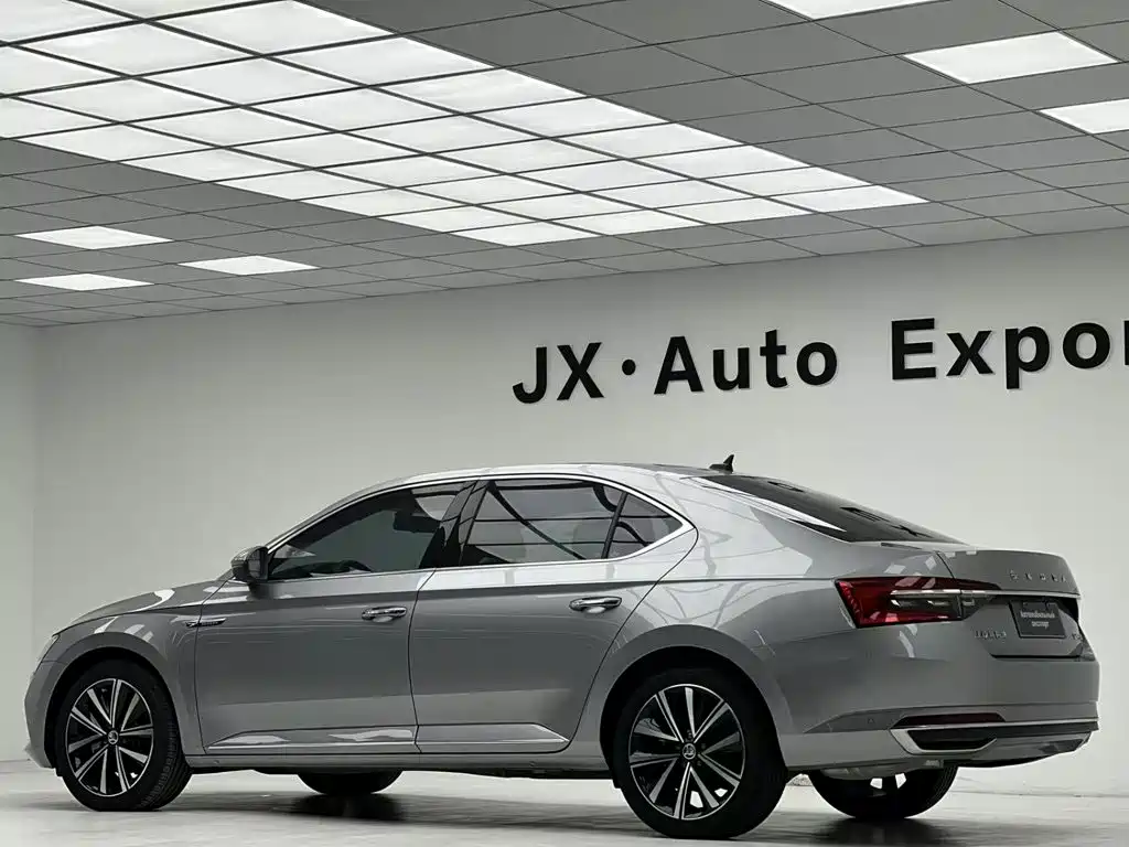 Skoda Superb — фото 6