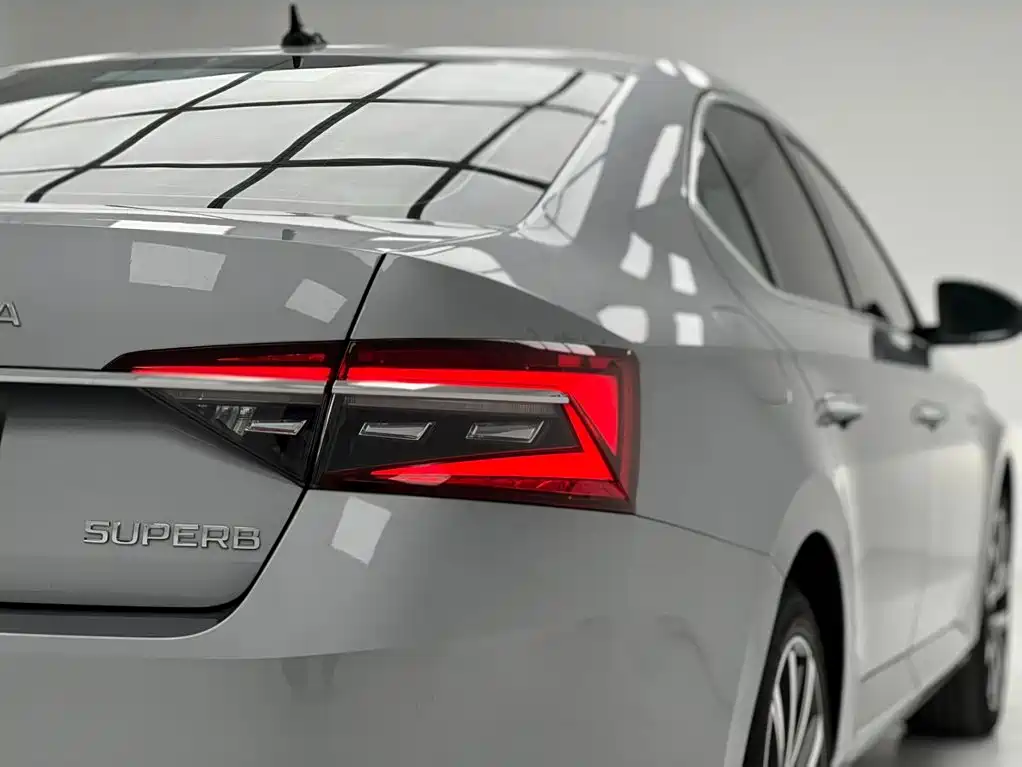 Skoda Superb — фото 9