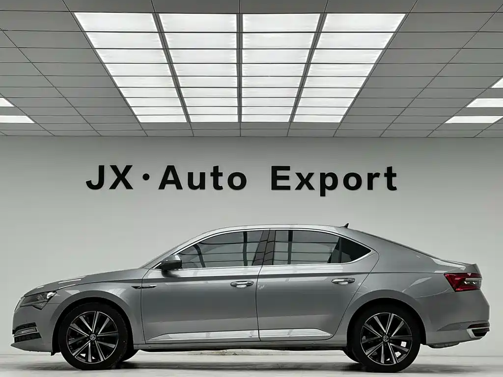 Skoda Superb — фото 4