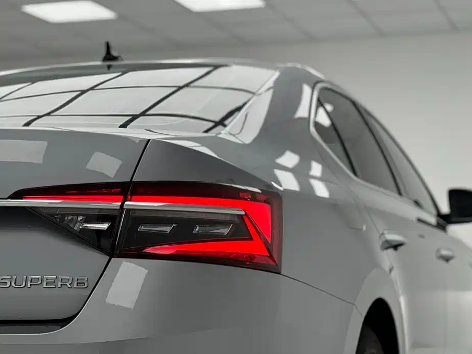 Skoda Superb — фото 9