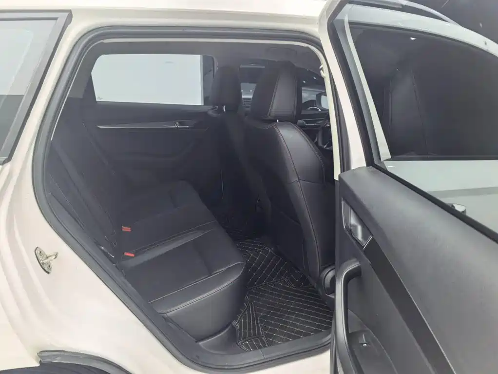 Skoda Karoq — фото 11