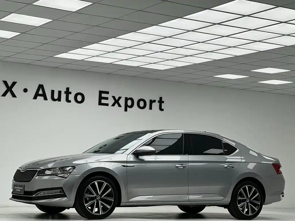Skoda Superb — фото 10