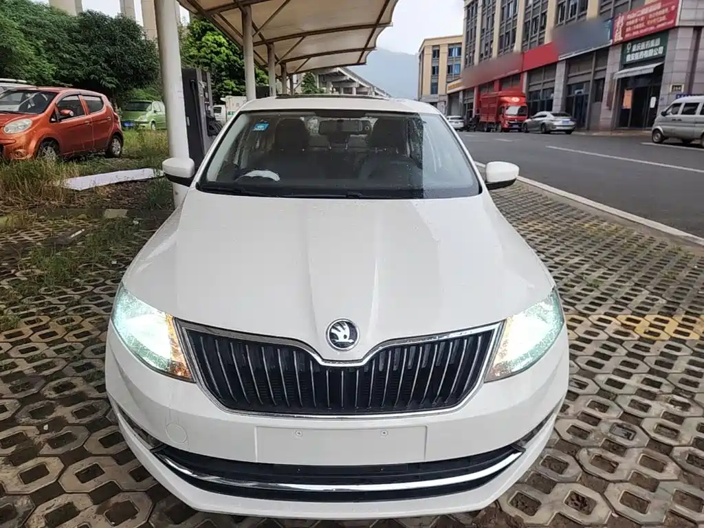 Skoda Rapid — фото 3